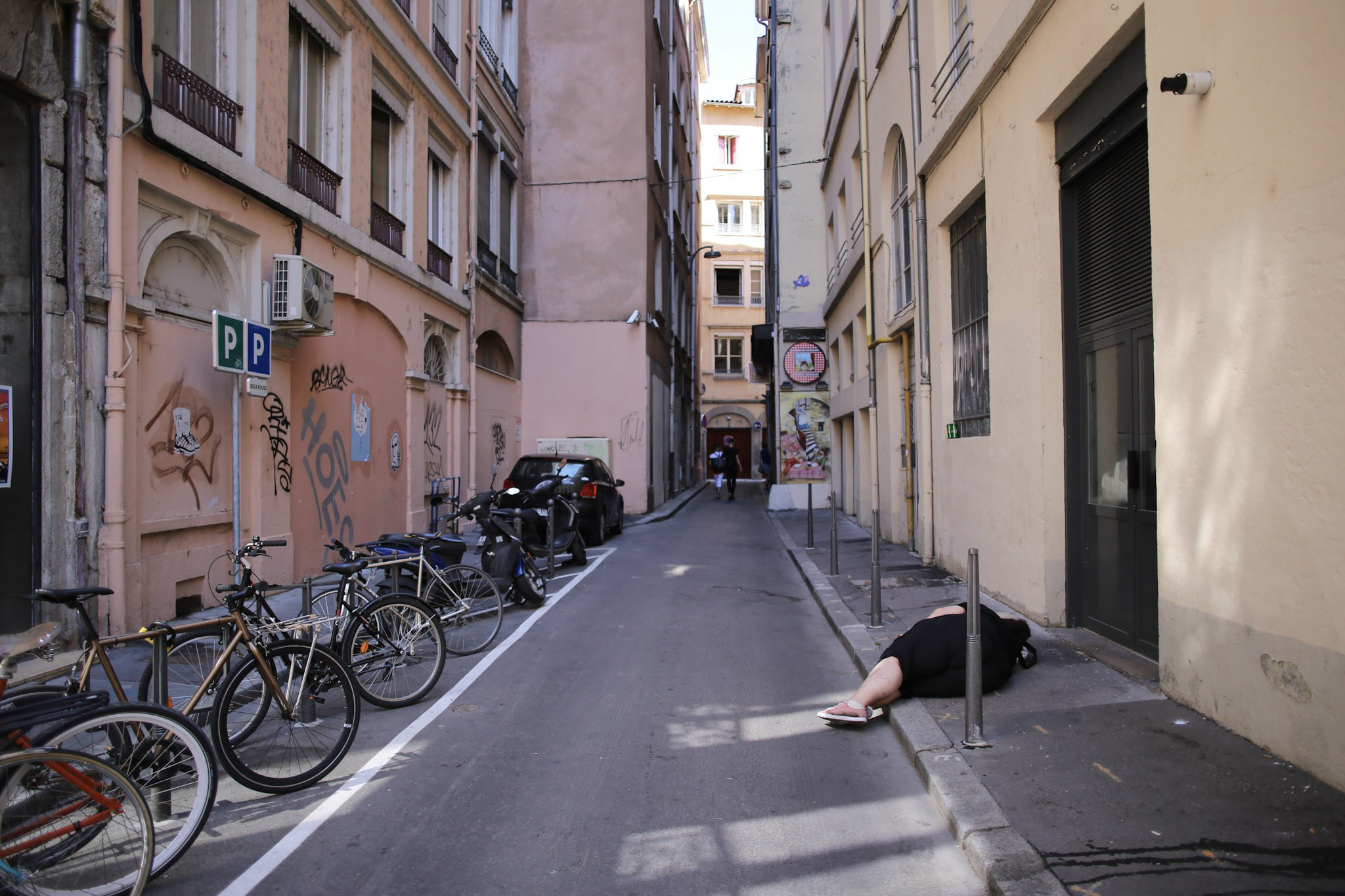 Here comes neighborhood...