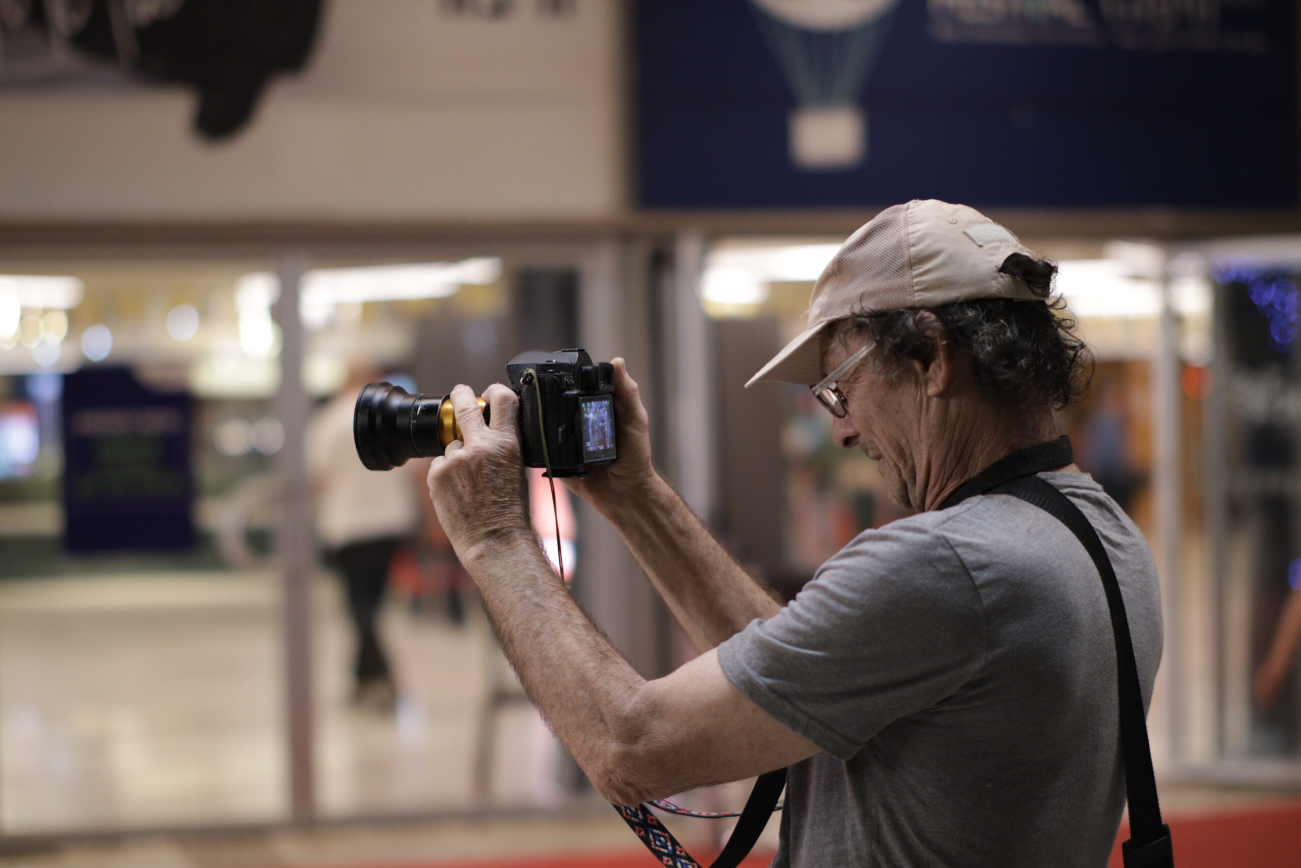Chasing Rare Glass: A $10K Vintage Cine Lens on a Mirrorless Body