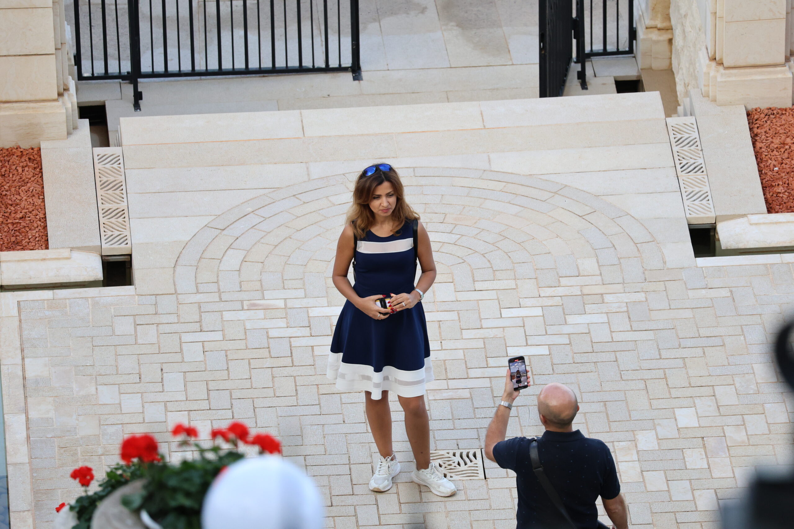 Composing a Travel Portrait on a Smartphone